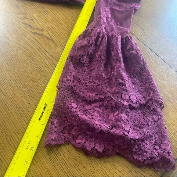 Cupcakes and cashmere Davey layered bell sleeve wine lace top M - Picture 9 of 15